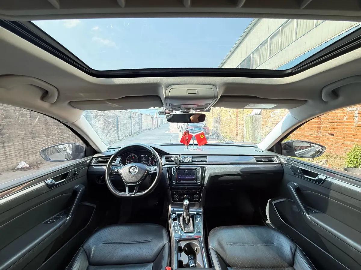 2017 Volkswagen Passat 1.8T 180HP L4 7DCT,autocango,china used car exporter,china ev exporter,chinese used car exporter,chinese used ev exporter