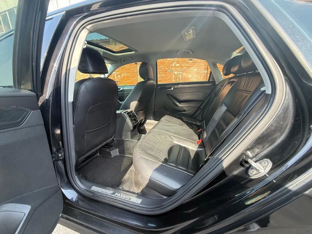 2017 Volkswagen Passat 1.8T 180HP L4 7DCT,autocango,china used car exporter,china ev exporter,chinese used car exporter,chinese used ev exporter