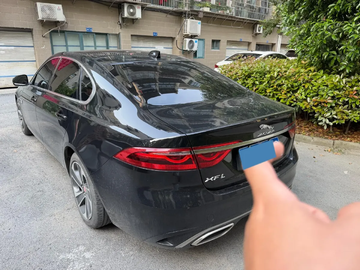 2022 Jaguar XFL 2.0T 200HP L4 8AT,autocango,china used car exporter,china ev exporter,chinese used car exporter,chinese used ev exporter