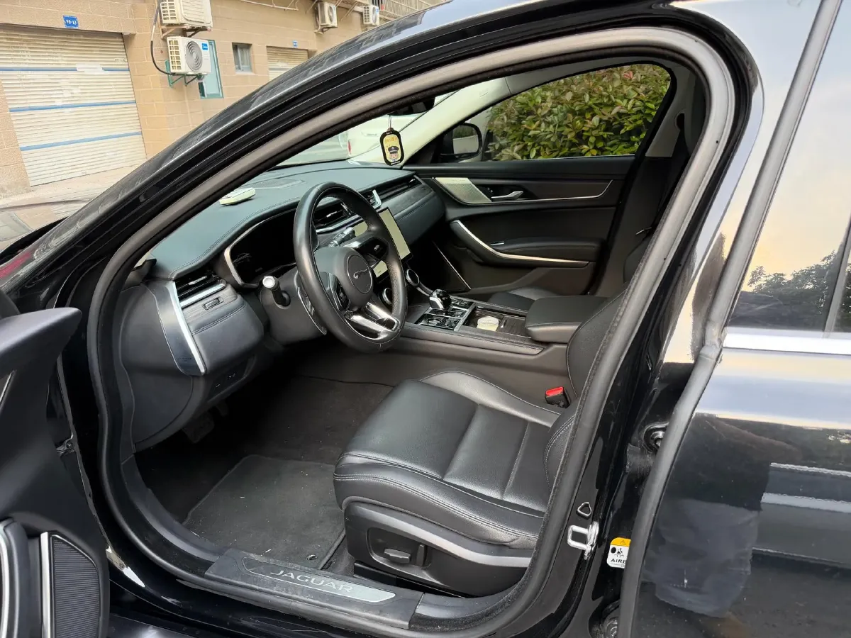 2022 Jaguar XFL 2.0T 200HP L4 8AT,autocango,china used car exporter,china ev exporter,chinese used car exporter,chinese used ev exporter