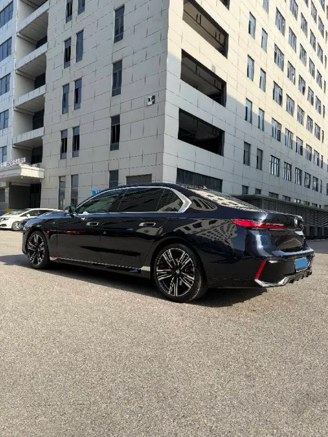 2023 BMW 7 Series 3.0T 381HP L6 8AT,autocango,china used car exporter,china ev exporter,chinese used car exporter,chinese used ev exporter