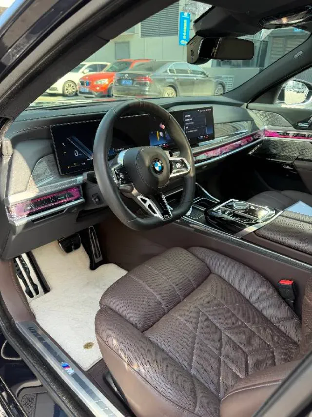 2023 BMW 7 Series 3.0T 381HP L6 8AT,autocango,china used car exporter,china ev exporter,chinese used car exporter,chinese used ev exporter