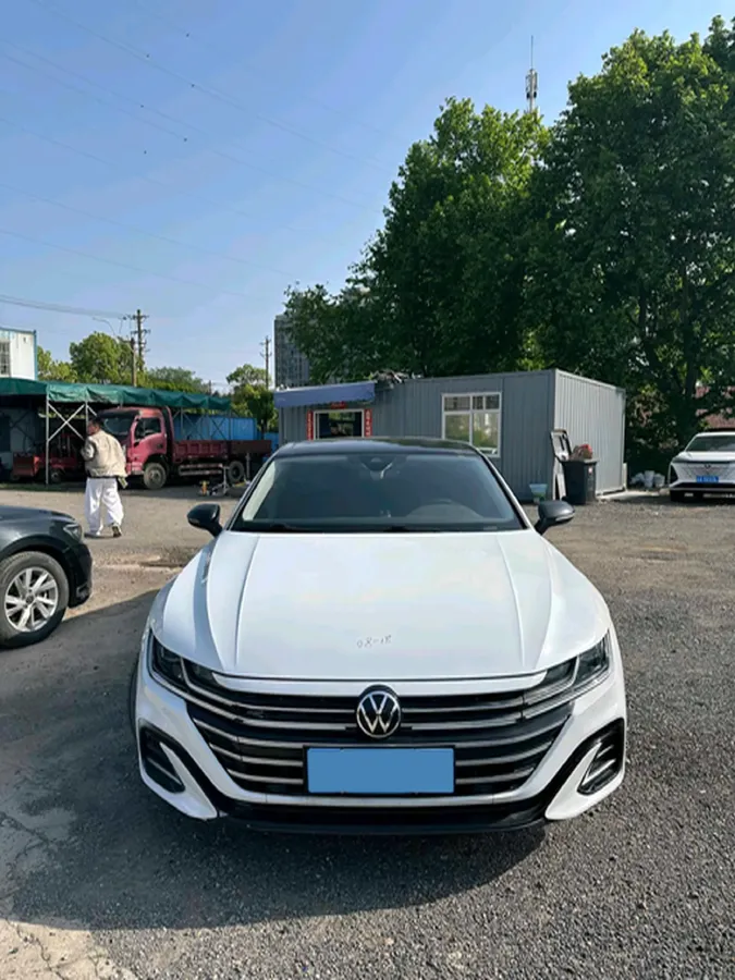 2023 Volkswagen CC 2.0T 220HP L4 7DCT,autocango,china used car exporter,china ev exporter,chinese used car exporter,chinese used ev exporter