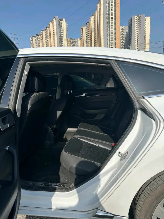 2023 Volkswagen CC 2.0T 220HP L4 7DCT,autocango,china used car exporter,china ev exporter,chinese used car exporter,chinese used ev exporter