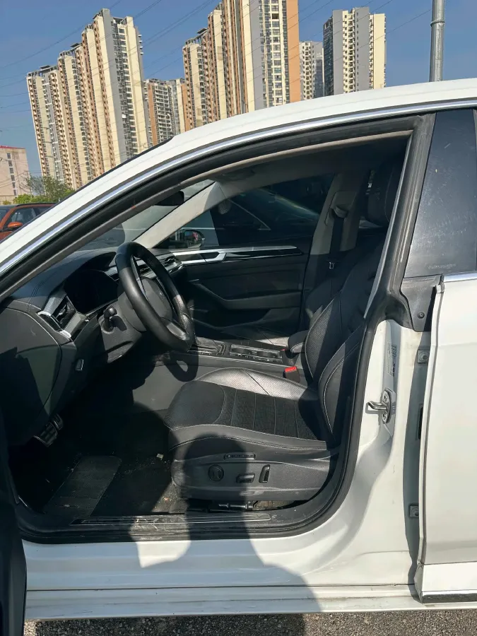 2023 Volkswagen CC 2.0T 220HP L4 7DCT,autocango,china used car exporter,china ev exporter,chinese used car exporter,chinese used ev exporter