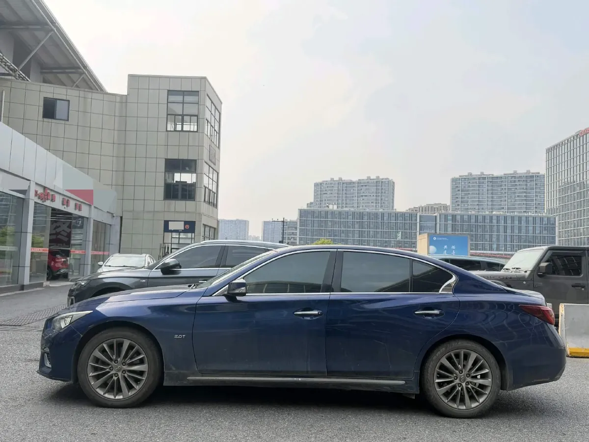 2018 Jeep Grand Commander 2.0T 265HP L4 9AT,autocango,china used car exporter,china ev exporter,chinese used car exporter,chinese used ev exporter