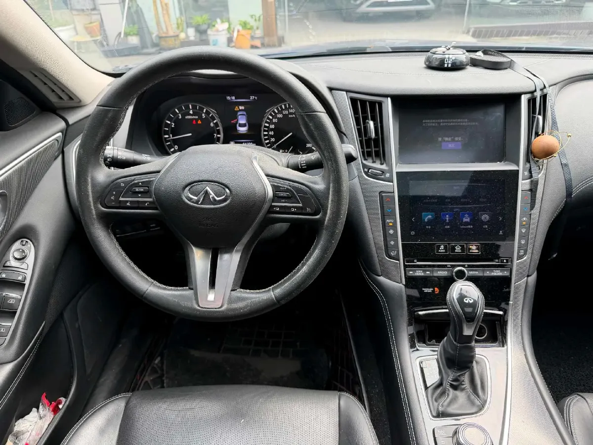 2018 Jeep Grand Commander 2.0T 265HP L4 9AT,autocango,china used car exporter,china ev exporter,chinese used car exporter,chinese used ev exporter