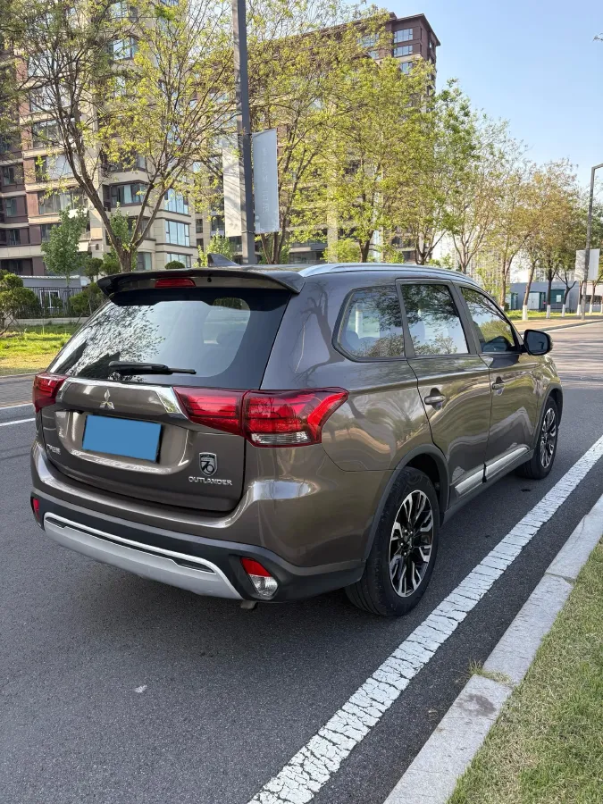 2019 Mitsubishi Outlander 2.0L 166HP L4 CVT,autocango,china used car exporter,china ev exporter,chinese used car exporter,chinese used ev exporter