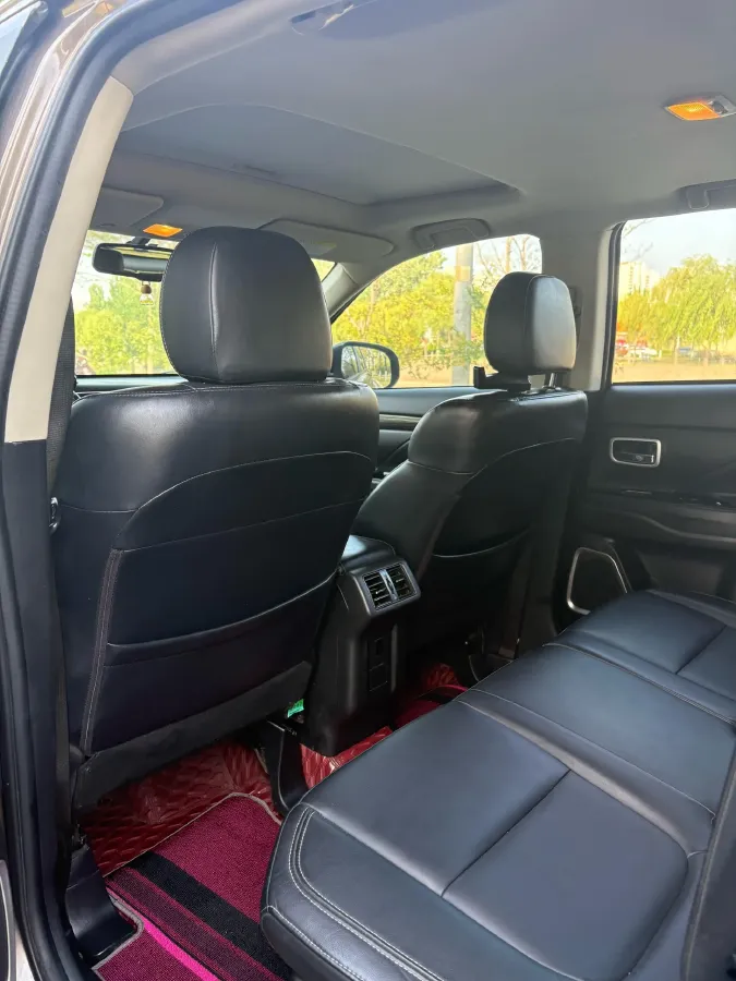 2019 Mitsubishi Outlander 2.0L 166HP L4 CVT,autocango,china used car exporter,china ev exporter,chinese used car exporter,chinese used ev exporter