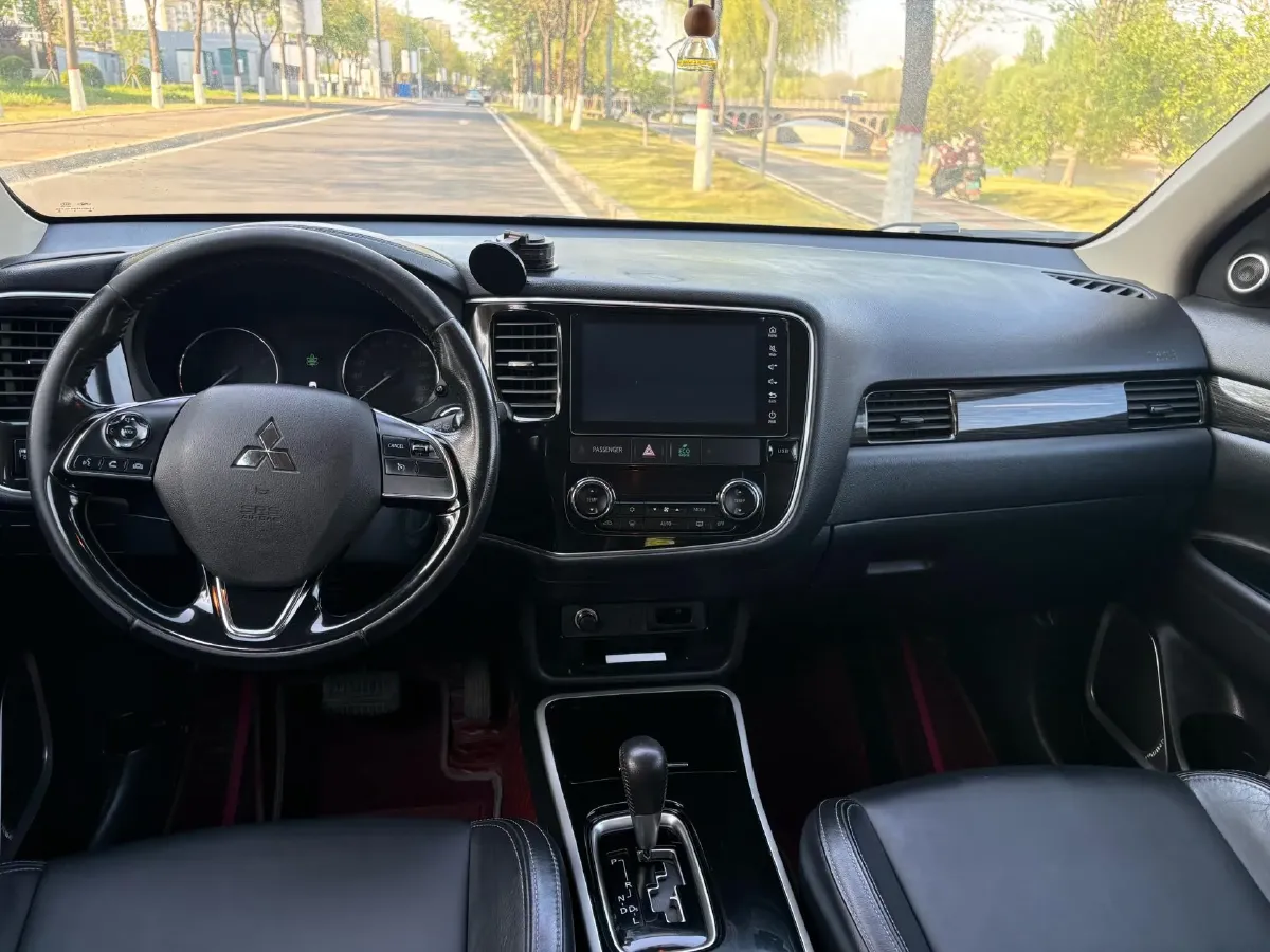 2019 Mitsubishi Outlander 2.0L 166HP L4 CVT,autocango,china used car exporter,china ev exporter,chinese used car exporter,chinese used ev exporter