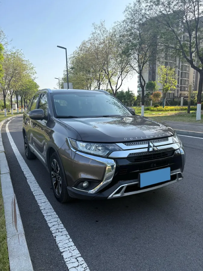 2019 Mitsubishi Outlander 2.0L 166HP L4 CVT,autocango,china used car exporter,china ev exporter,chinese used car exporter,chinese used ev exporter
