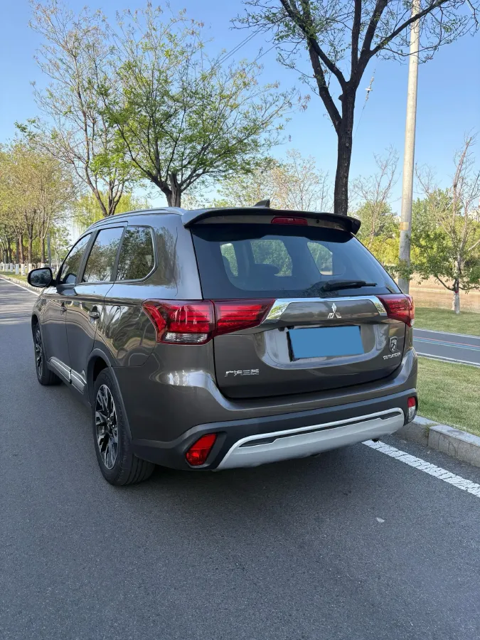 2019 Mitsubishi Outlander 2.0L 166HP L4 CVT,autocango,china used car exporter,china ev exporter,chinese used car exporter,chinese used ev exporter