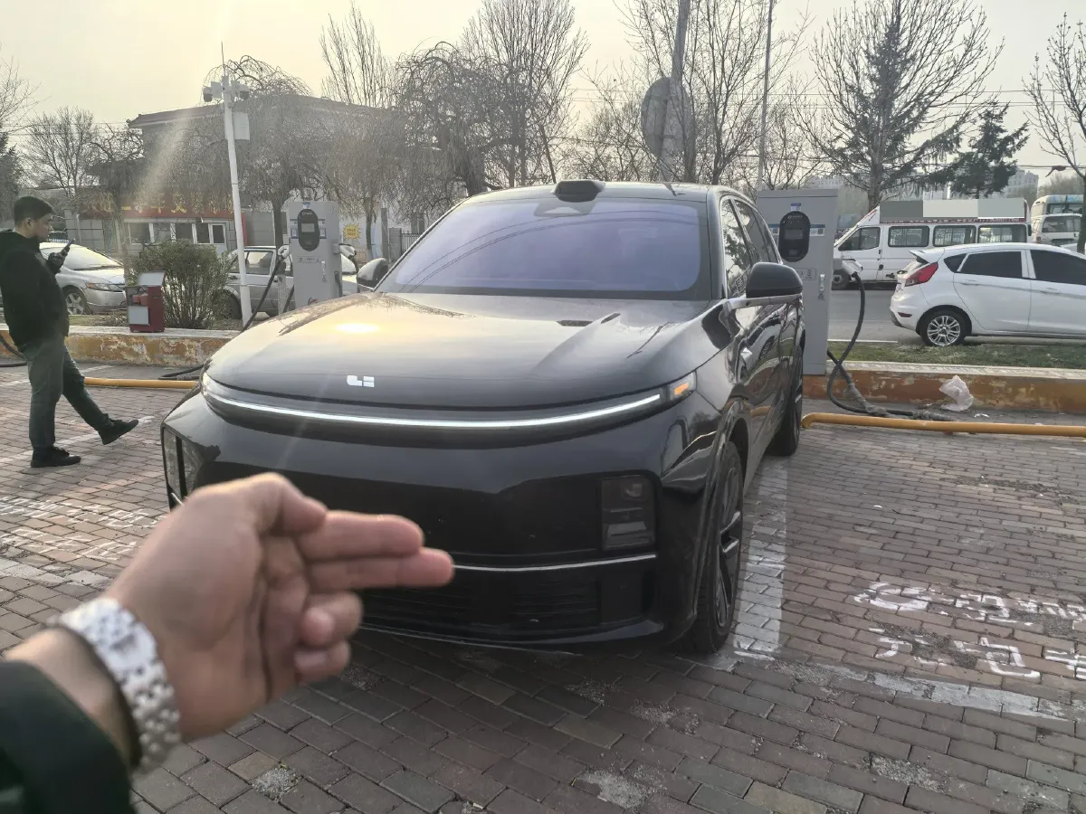 2024 Li L8 Range Extended 154HP REEV 42.8KWH,autocango,china used car exporter,china ev exporter,chinese used car exporter,chinese used ev exporter