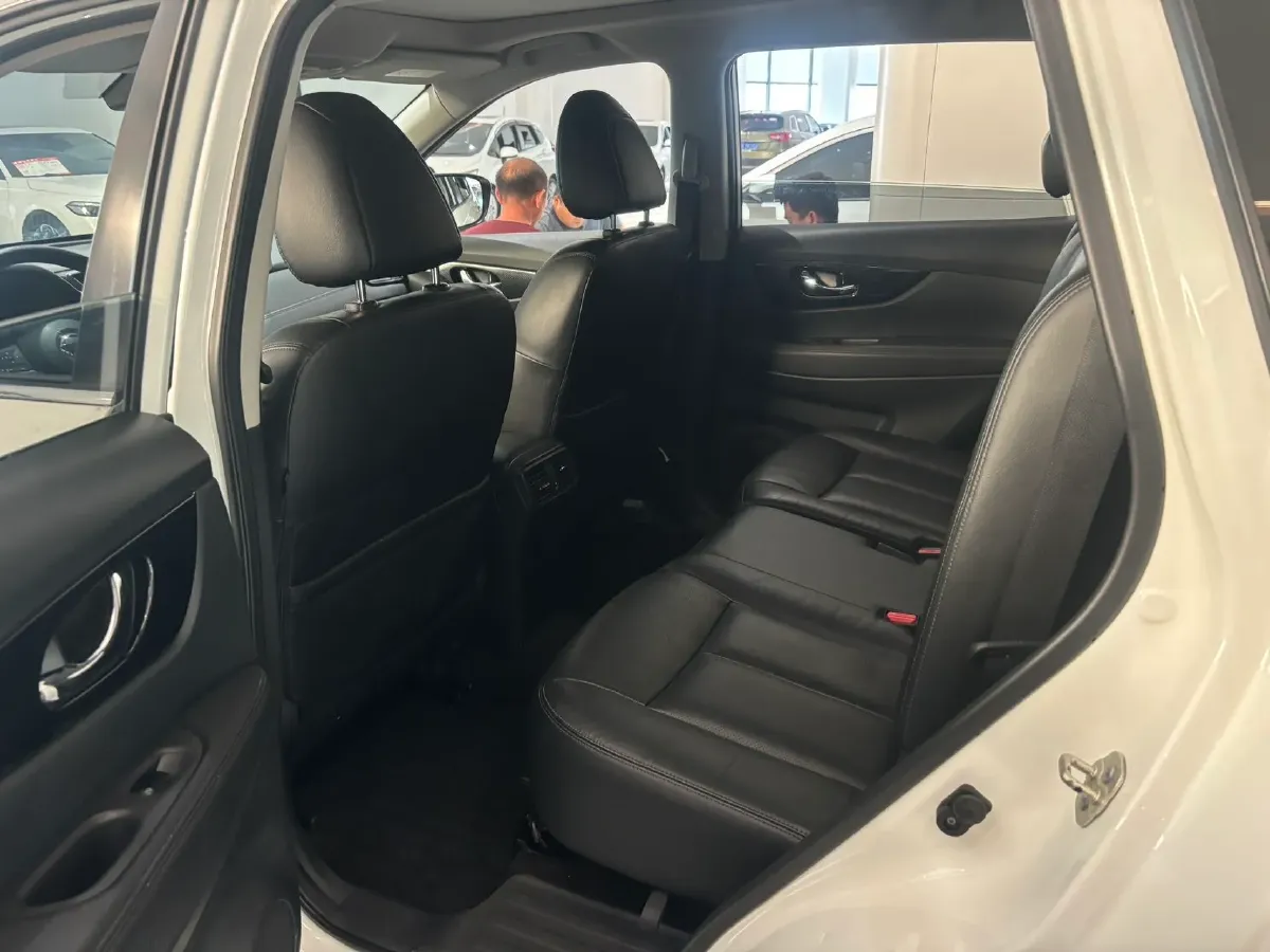 2021 Nissan X-Trail 2.5L 181HP L4 CVT,autocango,china used car exporter,china ev exporter,chinese used car exporter,chinese used ev exporter