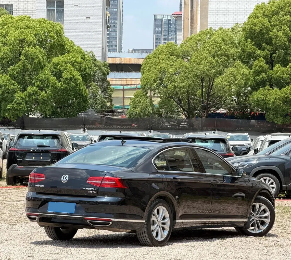 2019 Volkswagen Magotan 2.0T 186HP L4 7DCT,autocango,china used car exporter,china ev exporter,chinese used car exporter,chinese used ev exporter