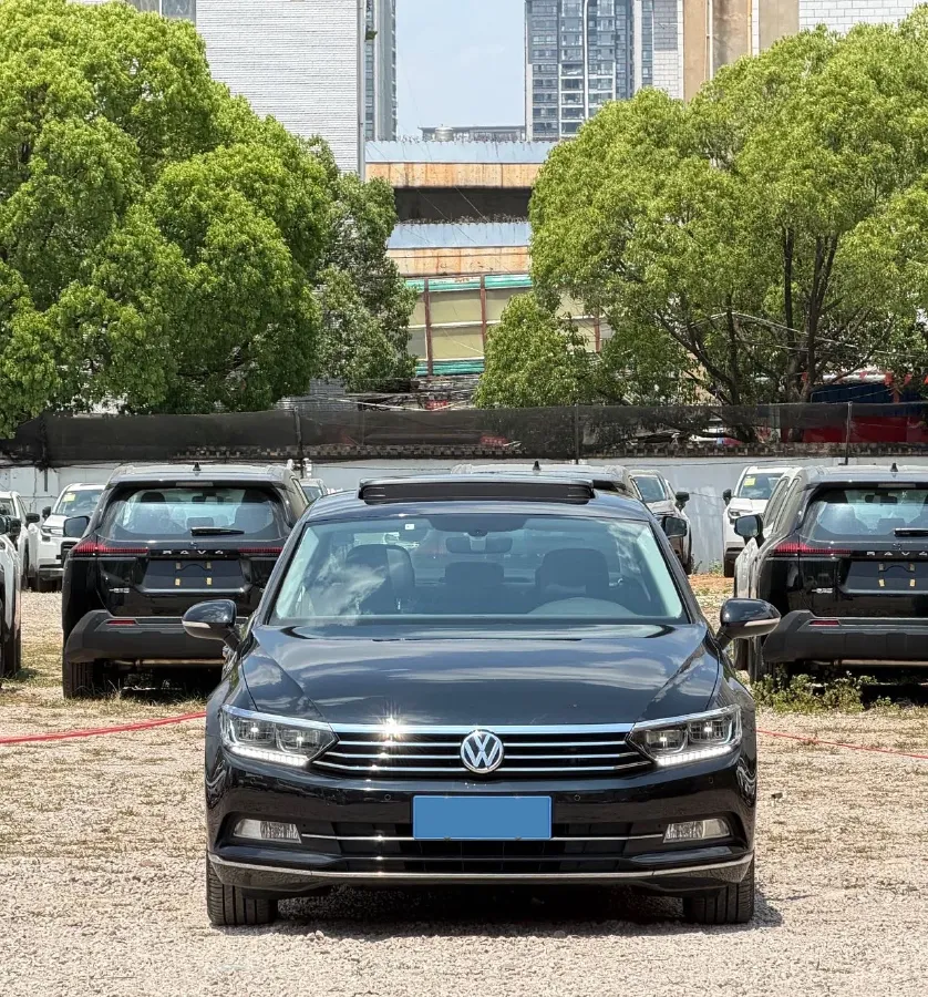 2019 Volkswagen Magotan 2.0T 186HP L4 7DCT,autocango,china used car exporter,china ev exporter,chinese used car exporter,chinese used ev exporter