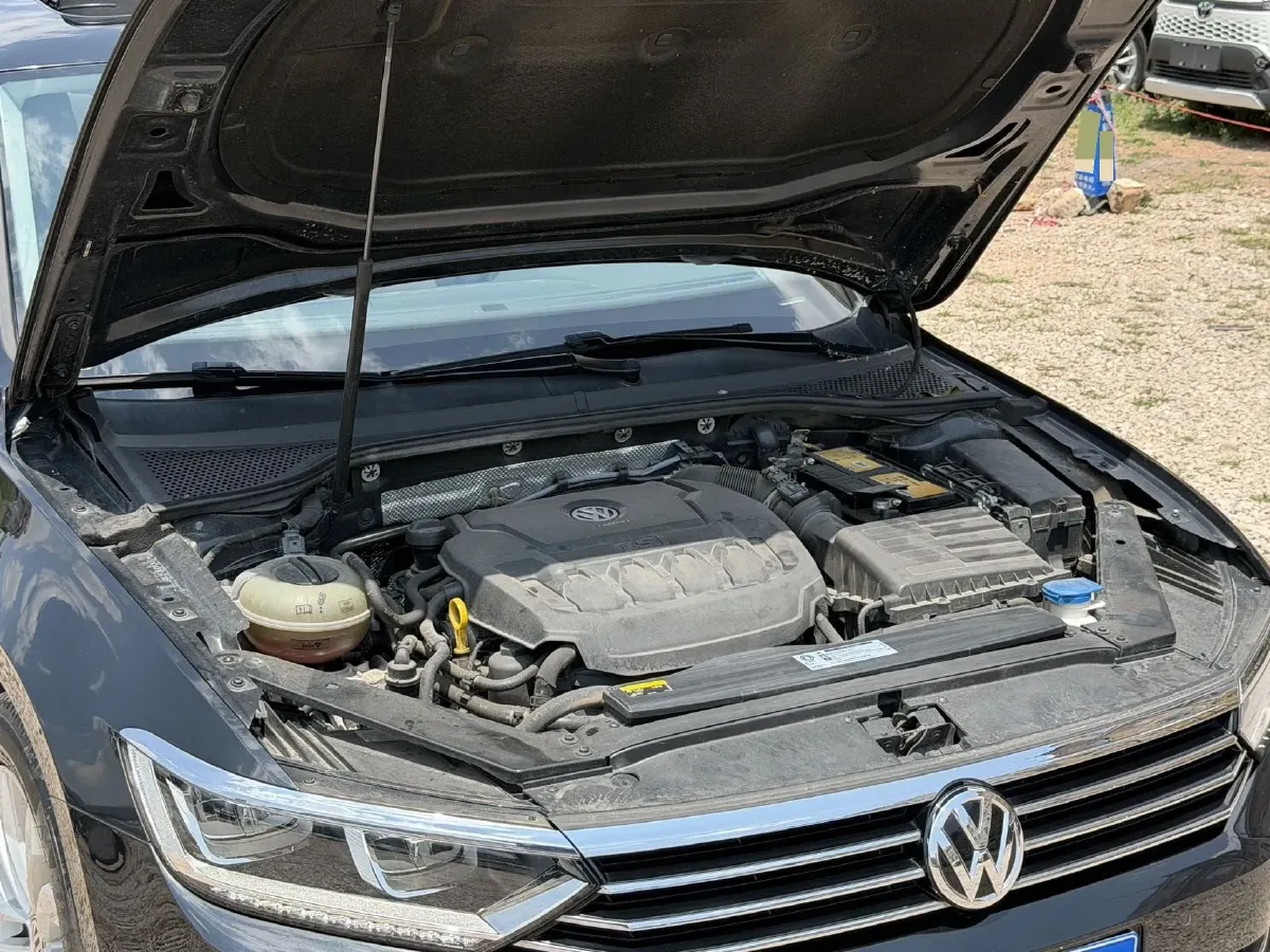 2019 Volkswagen Magotan 2.0T 186HP L4 7DCT,autocango,china used car exporter,china ev exporter,chinese used car exporter,chinese used ev exporter