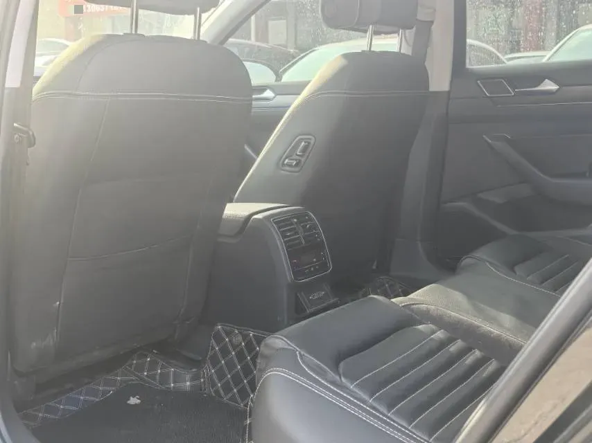 2021 Volkswagen Magotan 2.0T 186HP L4 7DCT,autocango,china used car exporter,china ev exporter,chinese used car exporter,chinese used ev exporter