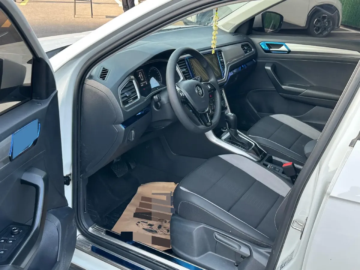 2020 Volkswagen T-Roc 1.4T 131HP L4 7DCT,autocango,china used car exporter,china ev exporter,chinese used car exporter,chinese used ev exporter