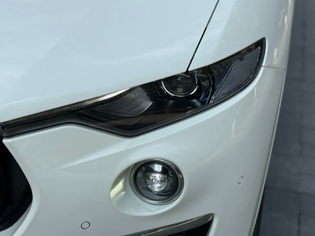 2022 Maserati Levante 2.0T 330HP L4 8AT,autocango,china used car exporter,china ev exporter,chinese used car exporter,chinese used ev exporter