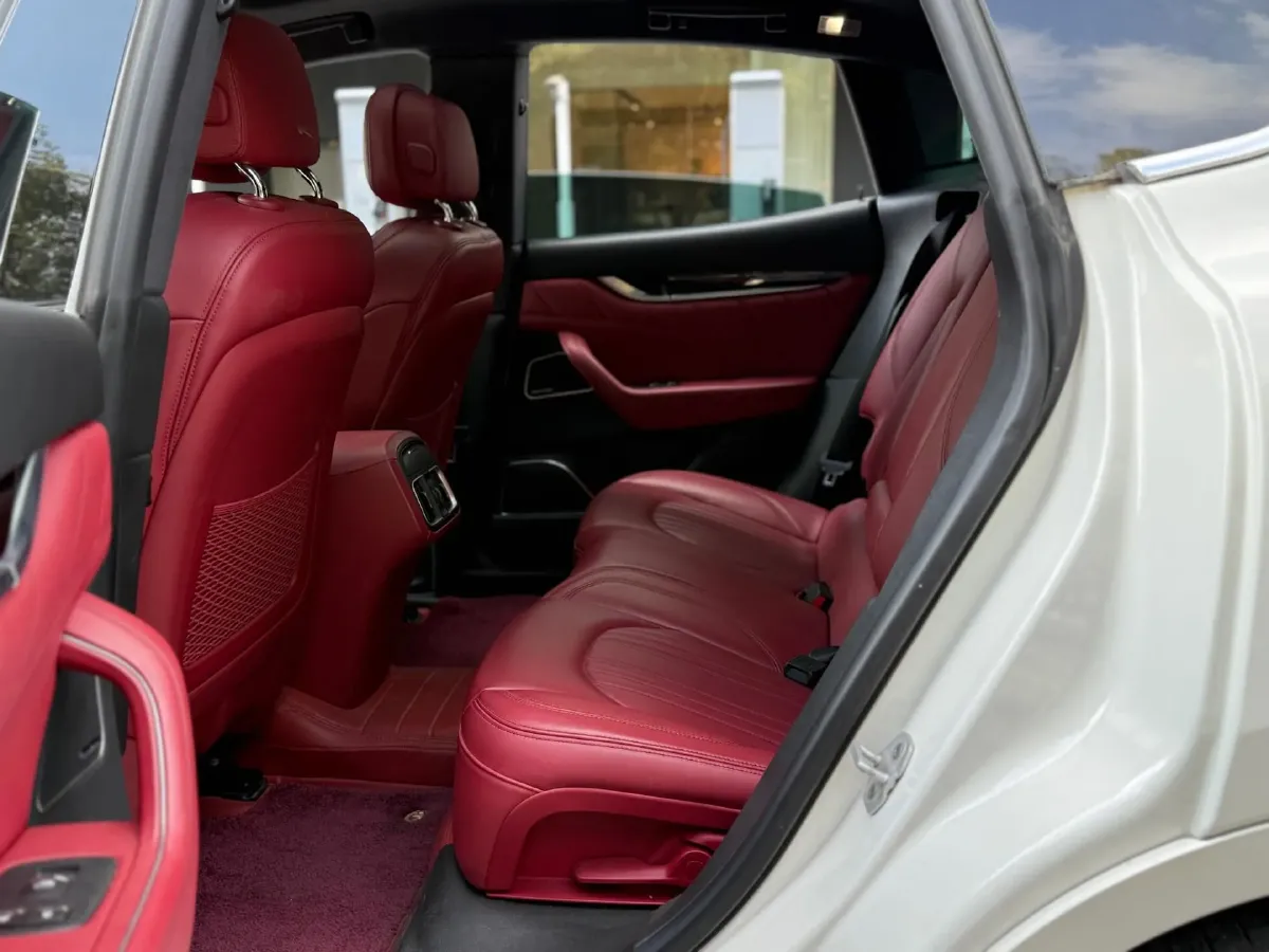 2022 Maserati Levante 2.0T 330HP L4 8AT,autocango,china used car exporter,china ev exporter,chinese used car exporter,chinese used ev exporter