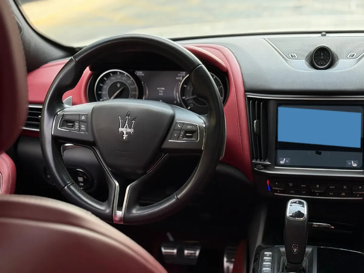 2022 Maserati Levante 2.0T 330HP L4 8AT,autocango,china used car exporter,china ev exporter,chinese used car exporter,chinese used ev exporter