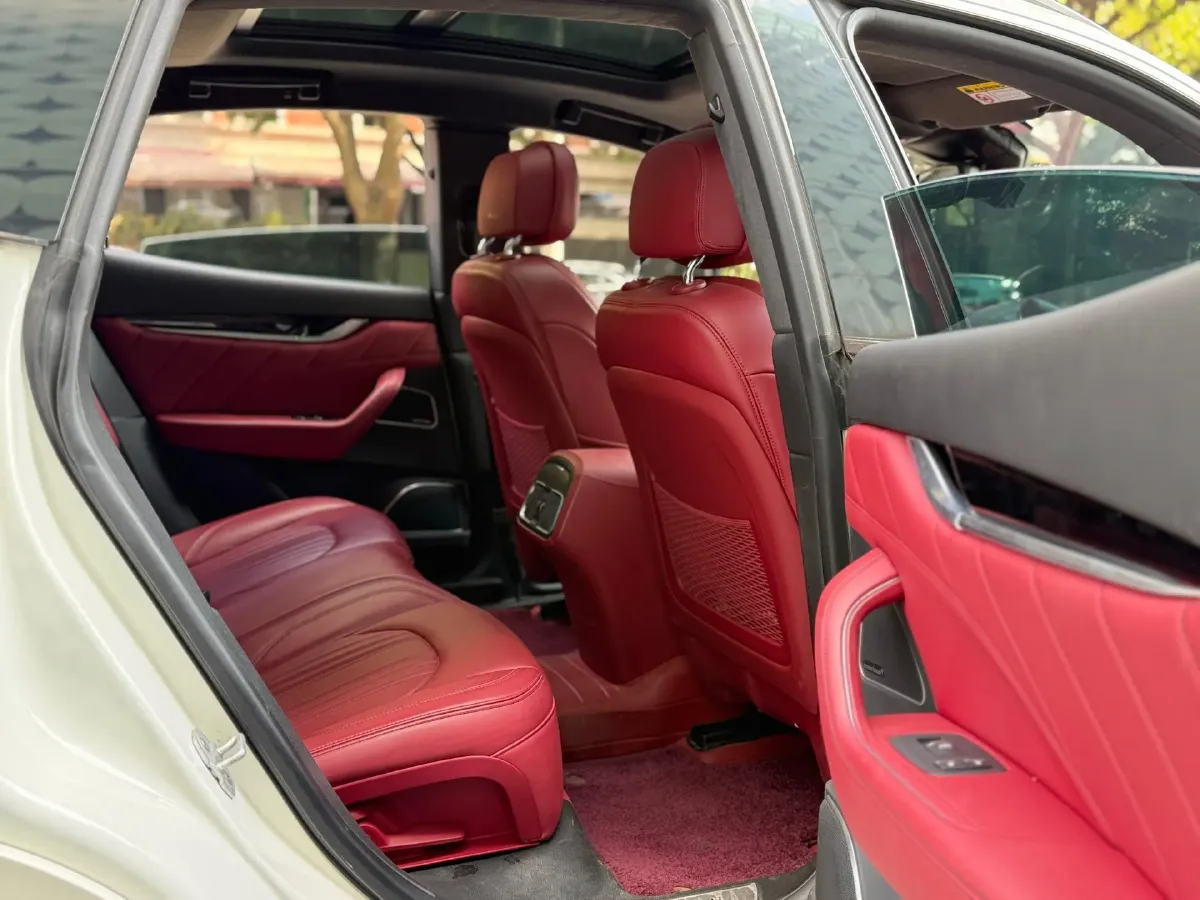 2022 Maserati Levante 2.0T 330HP L4 8AT,autocango,china used car exporter,china ev exporter,chinese used car exporter,chinese used ev exporter