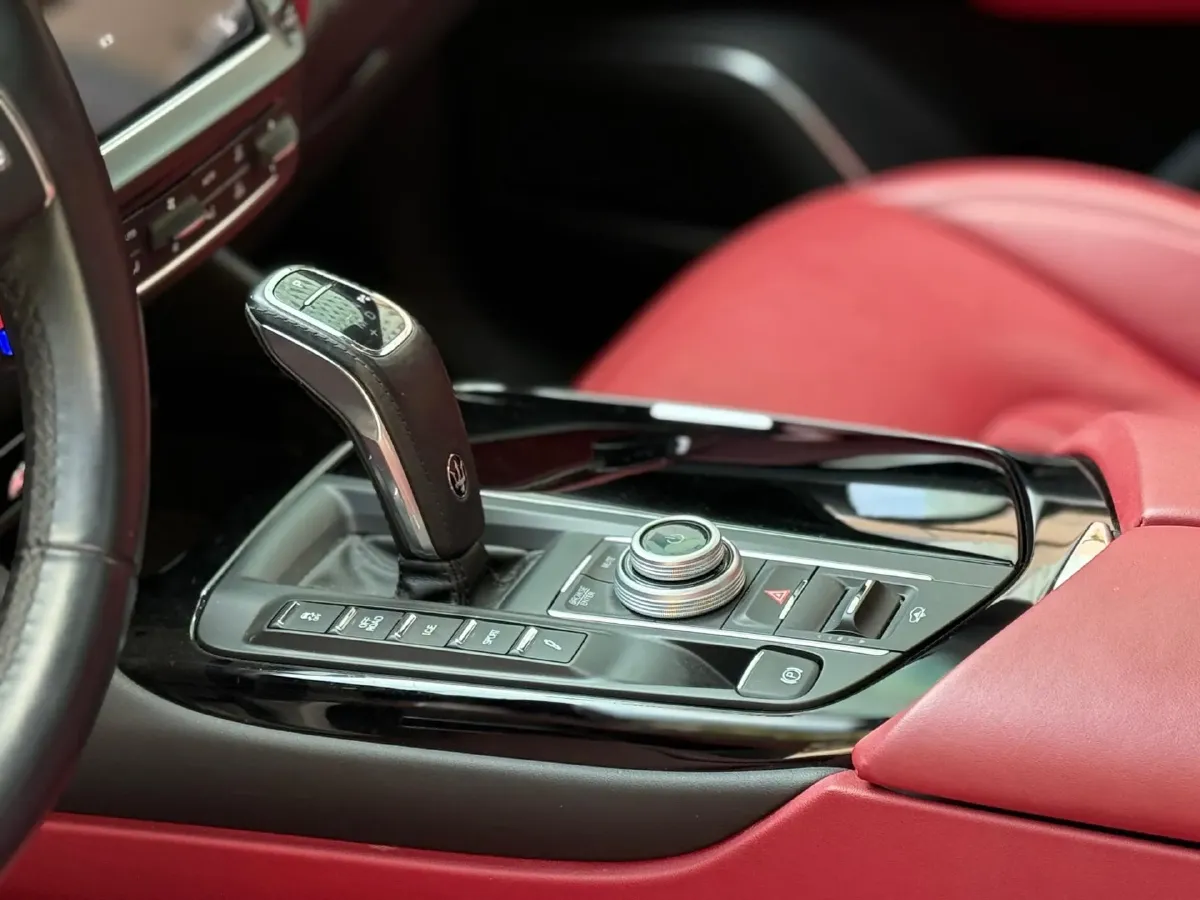 2022 Maserati Levante 2.0T 330HP L4 8AT,autocango,china used car exporter,china ev exporter,chinese used car exporter,chinese used ev exporter