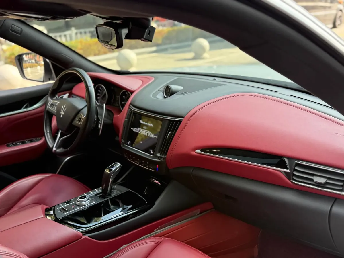 2022 Maserati Levante 2.0T 330HP L4 8AT,autocango,china used car exporter,china ev exporter,chinese used car exporter,chinese used ev exporter