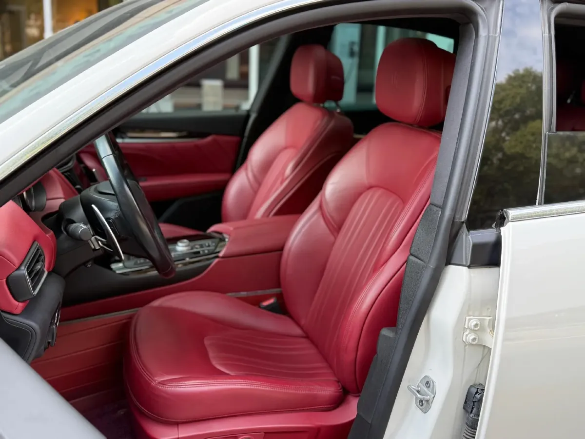 2022 Maserati Levante 2.0T 330HP L4 8AT,autocango,china used car exporter,china ev exporter,chinese used car exporter,chinese used ev exporter