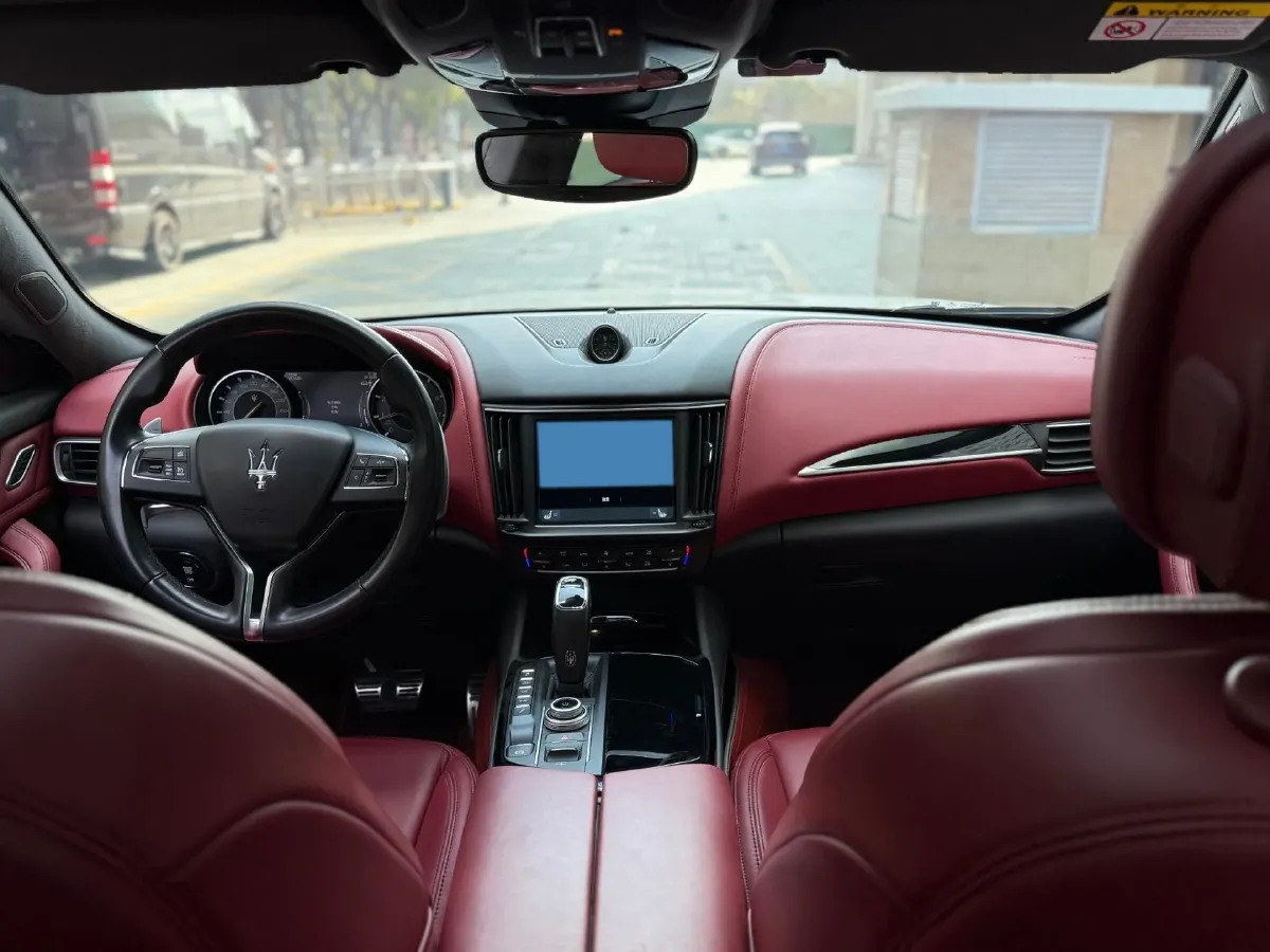 2022 Maserati Levante 2.0T 330HP L4 8AT,autocango,china used car exporter,china ev exporter,chinese used car exporter,chinese used ev exporter
