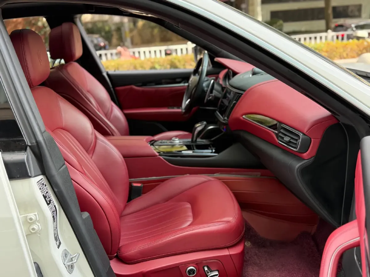 2022 Maserati Levante 2.0T 330HP L4 8AT,autocango,china used car exporter,china ev exporter,chinese used car exporter,chinese used ev exporter