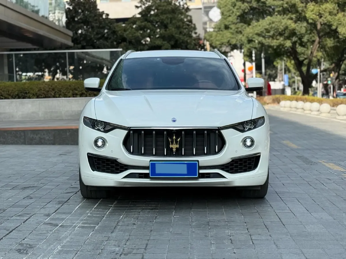 2022 Maserati Levante 2.0T 330HP L4 8AT,autocango,china used car exporter,china ev exporter,chinese used car exporter,chinese used ev exporter