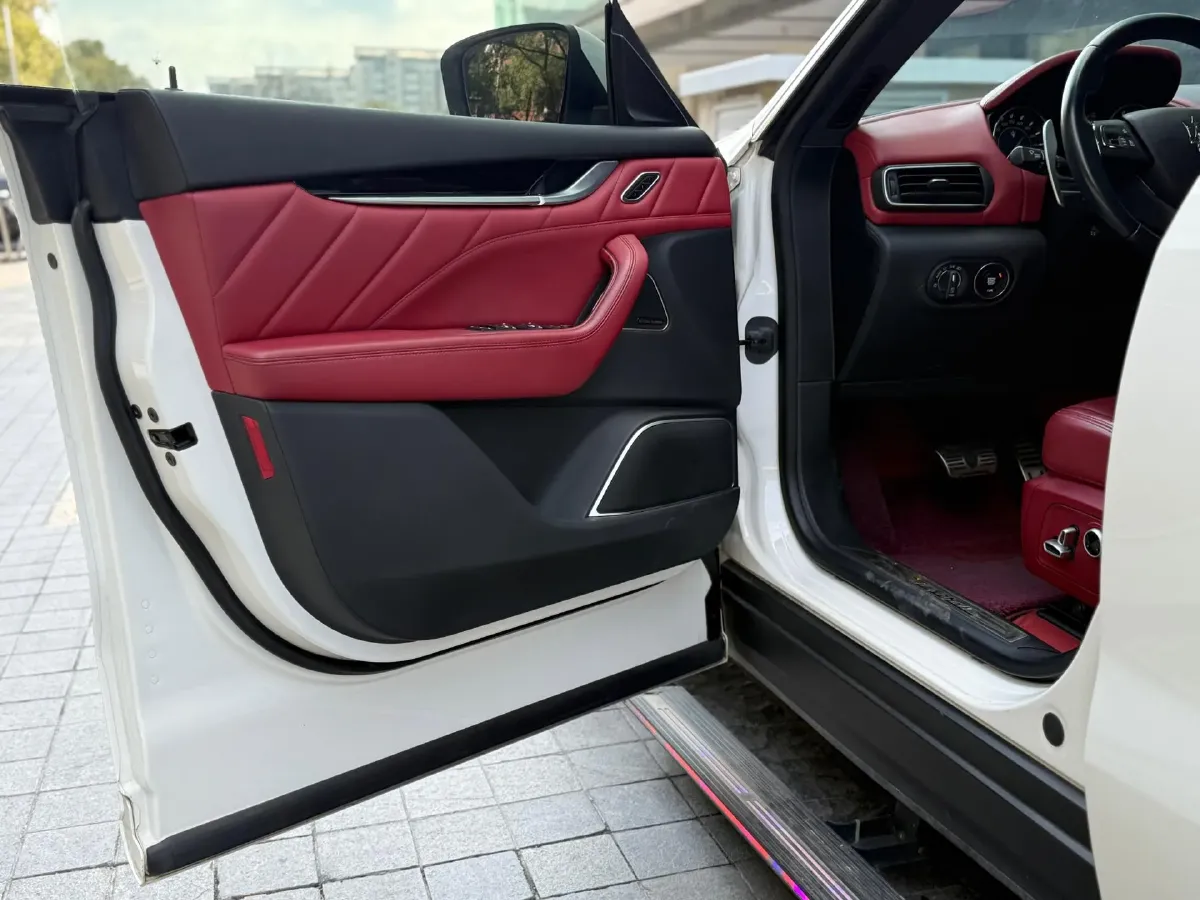 2022 Maserati Levante 2.0T 330HP L4 8AT,autocango,china used car exporter,china ev exporter,chinese used car exporter,chinese used ev exporter