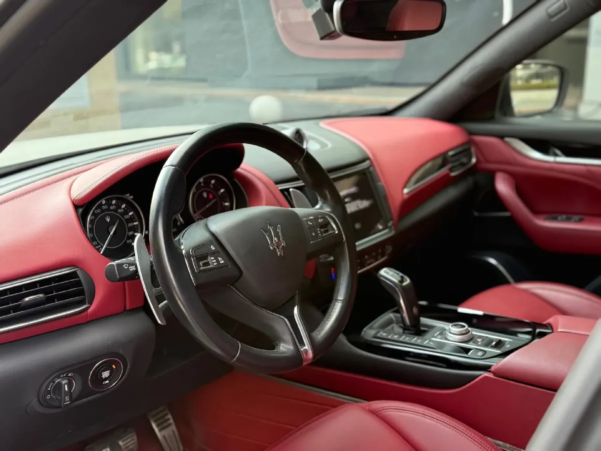 2022 Maserati Levante 2.0T 330HP L4 8AT,autocango,china used car exporter,china ev exporter,chinese used car exporter,chinese used ev exporter