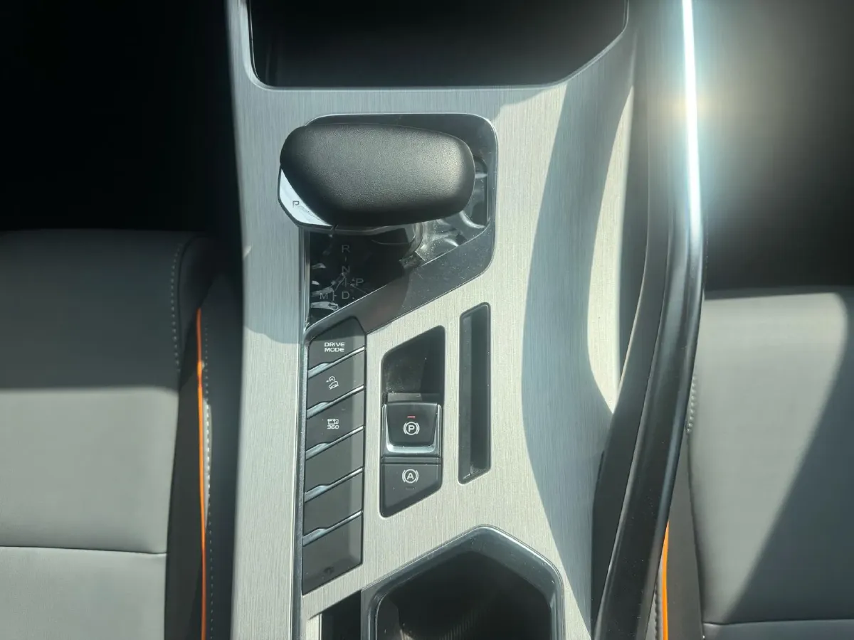 2023 Geely Coolray 1.5T 181HP L4 7DCT,autocango,china used car exporter,china ev exporter,chinese used car exporter,chinese used ev exporter