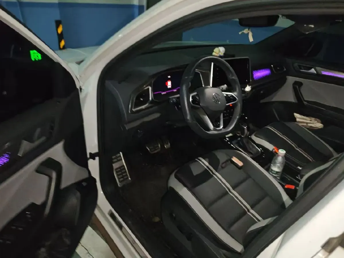 2023 Volkswagen T-Roc 1.5T 160HP L4 7DCT,autocango,china used car exporter,china ev exporter,chinese used car exporter,chinese used ev exporter