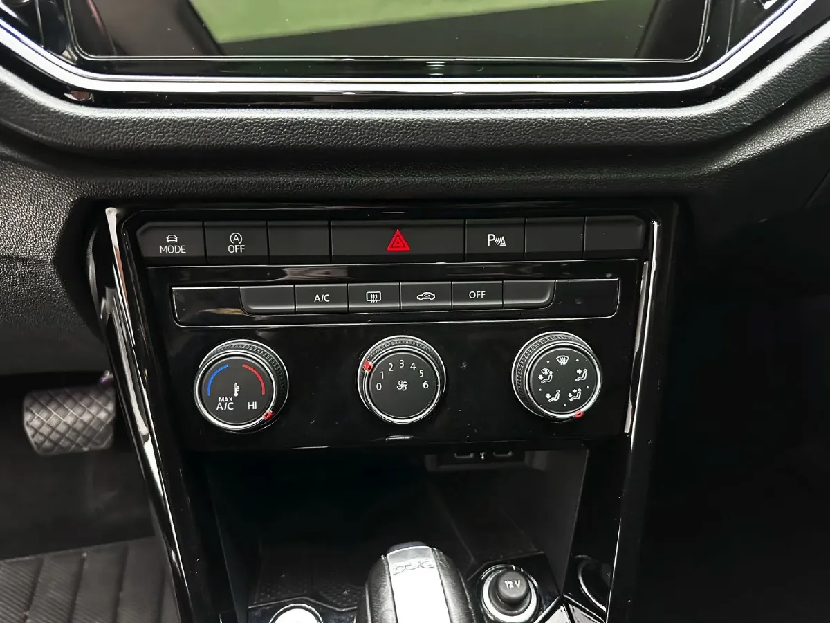 2022 Volkswagen T-Roc 1.4T 150HP L4 7DCT,autocango,china used car exporter,china ev exporter,chinese used car exporter,chinese used ev exporter