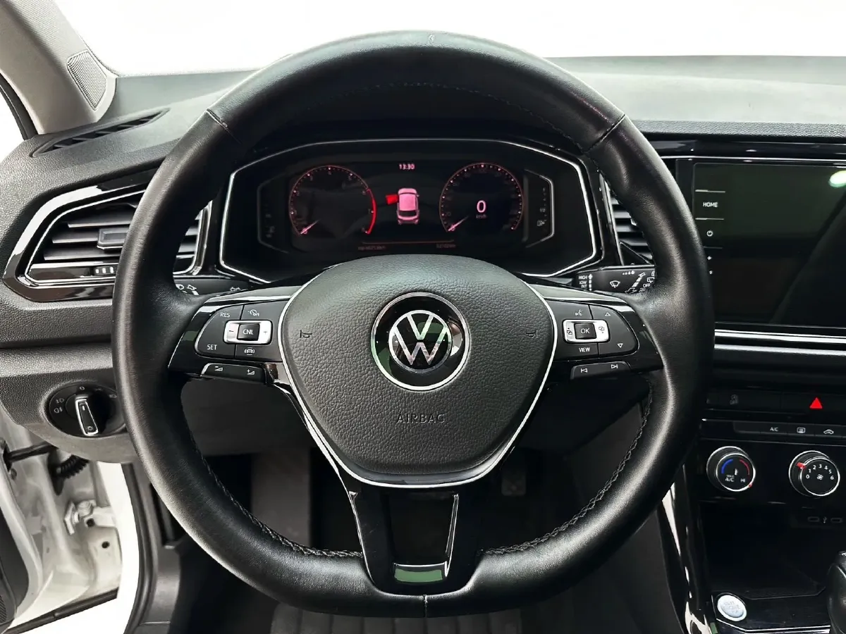 2022 Volkswagen T-Roc 1.4T 150HP L4 7DCT,autocango,china used car exporter,china ev exporter,chinese used car exporter,chinese used ev exporter