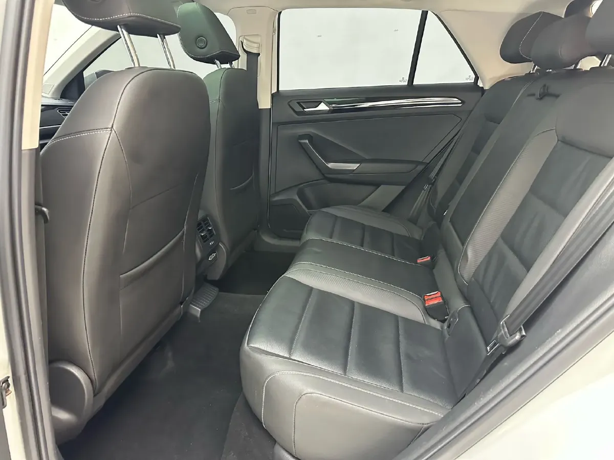 2022 Volkswagen T-Roc 1.4T 150HP L4 7DCT,autocango,china used car exporter,china ev exporter,chinese used car exporter,chinese used ev exporter