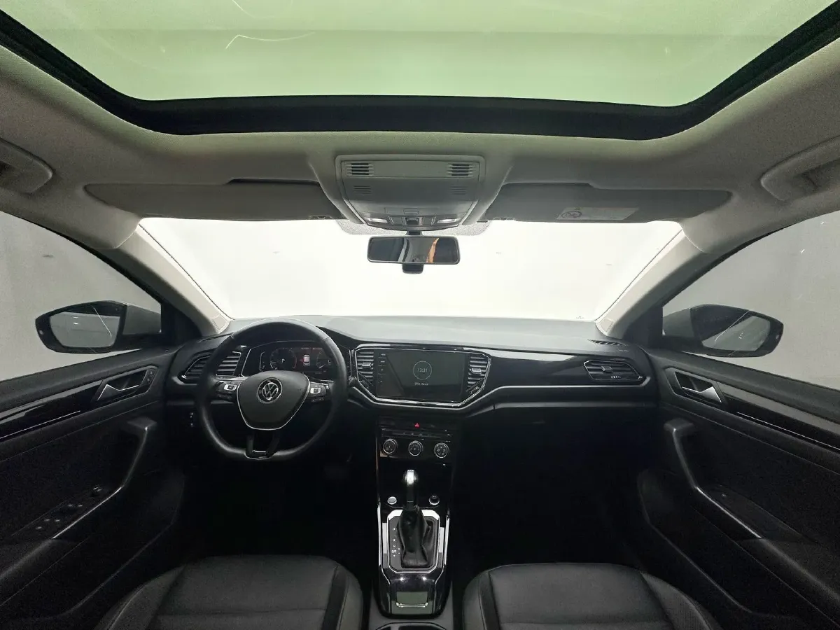 2022 Volkswagen T-Roc 1.4T 150HP L4 7DCT,autocango,china used car exporter,china ev exporter,chinese used car exporter,chinese used ev exporter