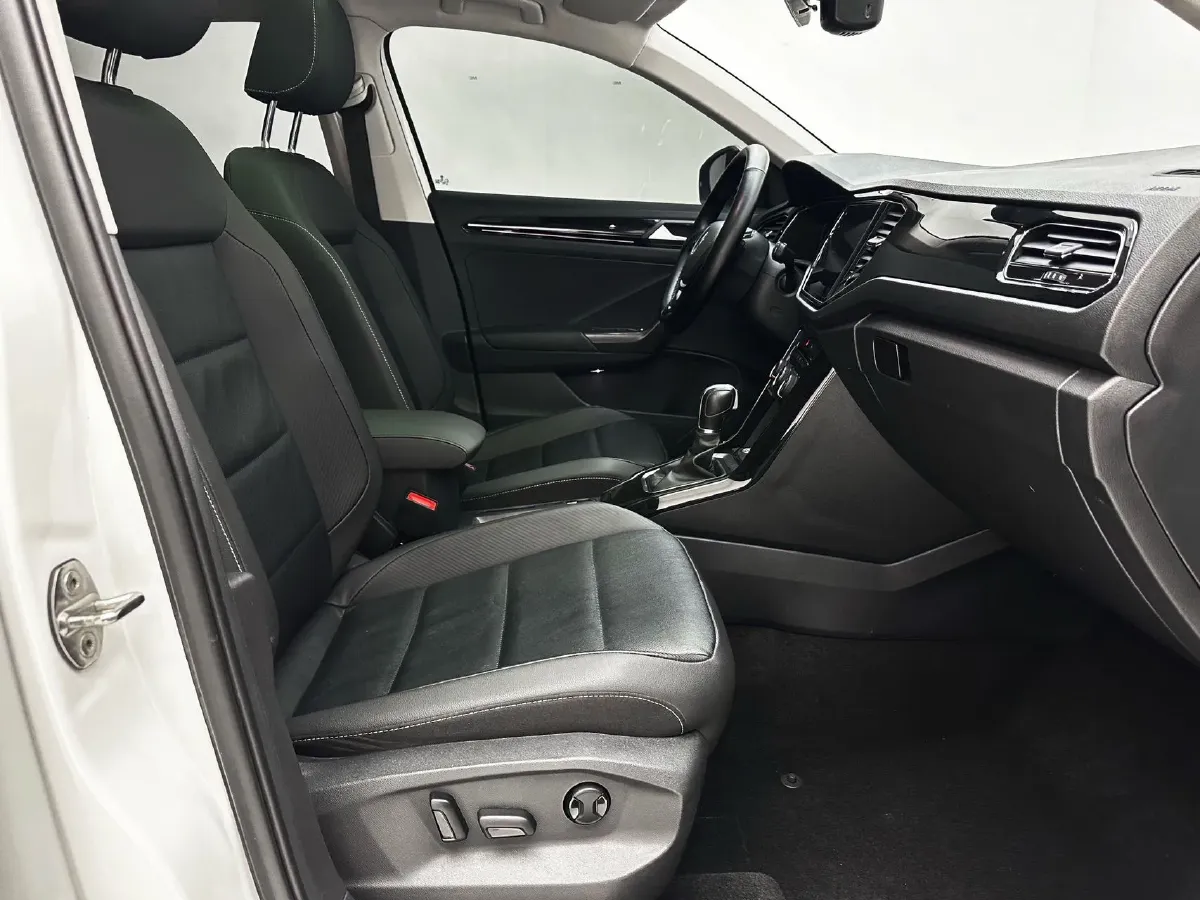 2022 Volkswagen T-Roc 1.4T 150HP L4 7DCT,autocango,china used car exporter,china ev exporter,chinese used car exporter,chinese used ev exporter