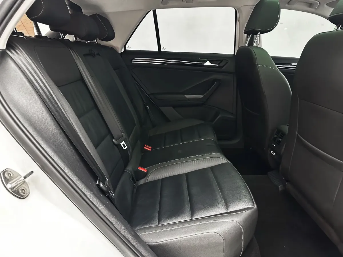 2022 Volkswagen T-Roc 1.4T 150HP L4 7DCT,autocango,china used car exporter,china ev exporter,chinese used car exporter,chinese used ev exporter