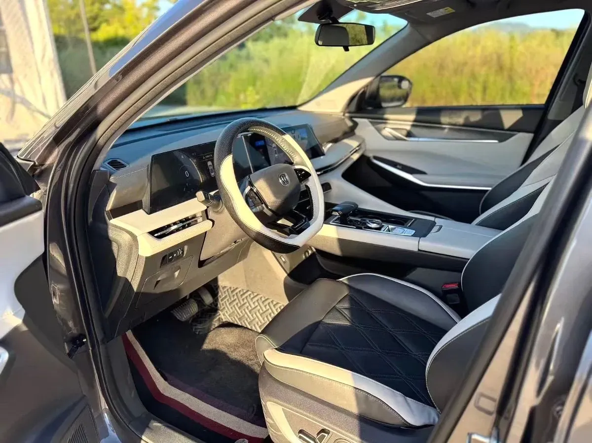 2022 ChangAn CS75 Plus 1.5T 188HP L4 8AT,autocango,china used car exporter,china ev exporter,chinese used car exporter,chinese used ev exporter