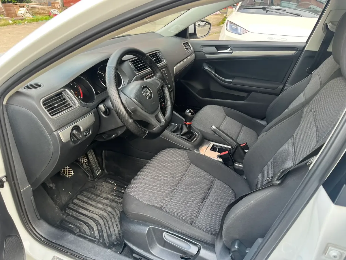 2018 JinBei Grace 2.4L 156HP L4 5MT,autocango,china used car exporter,china ev exporter,chinese used car exporter,chinese used ev exporter