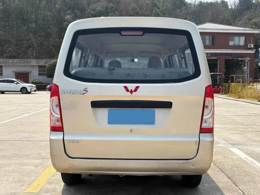 2019 WuLing RongGuang 1.2L 82HP L4 5MT,autocango,china used car exporter,china ev exporter,chinese used car exporter,chinese used ev exporter