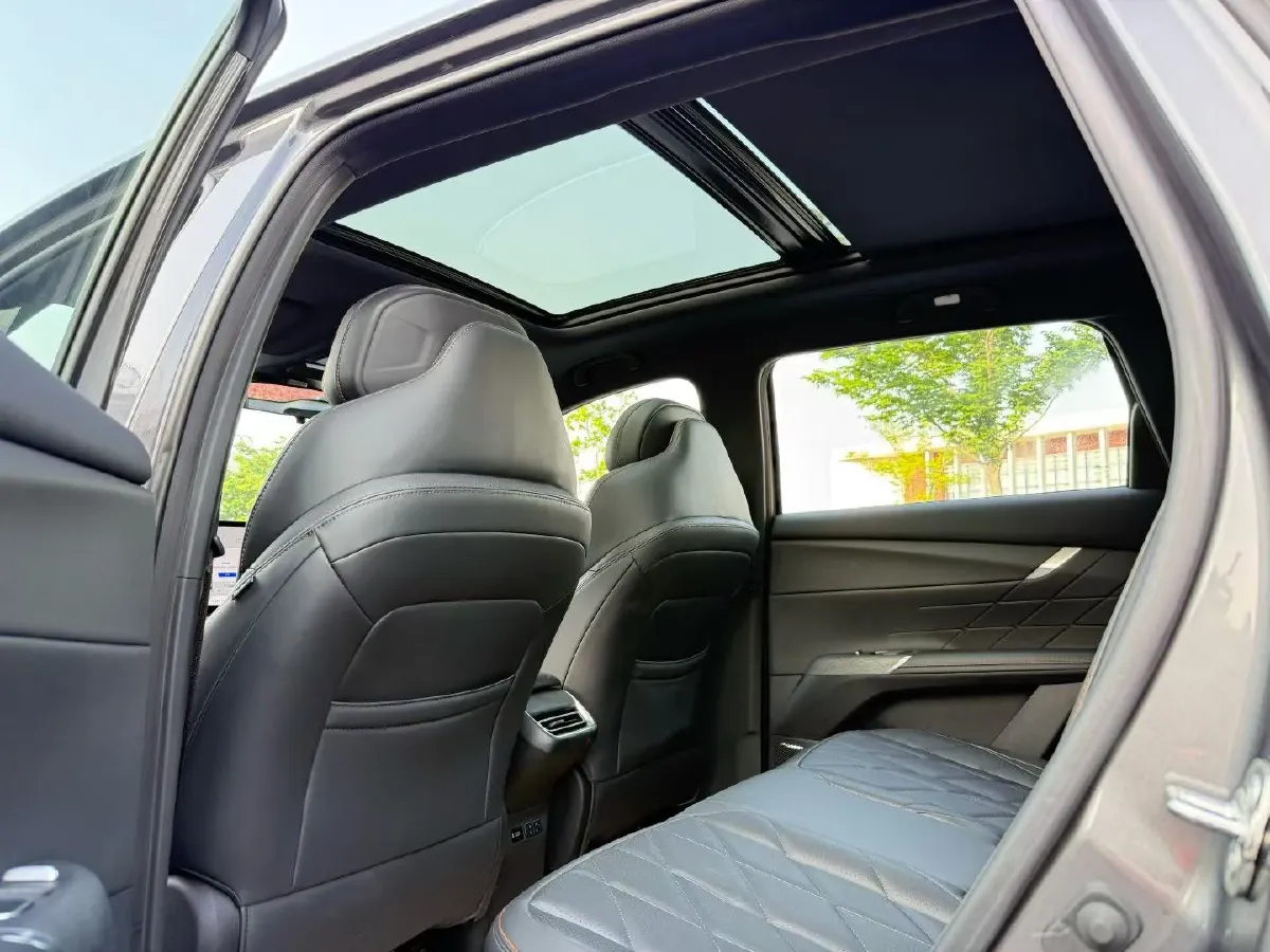 2025 ChangAn CS75 Plus 2.0T 233HP L4 8AT,autocango,china used car exporter,china ev exporter,chinese used car exporter,chinese used ev exporter