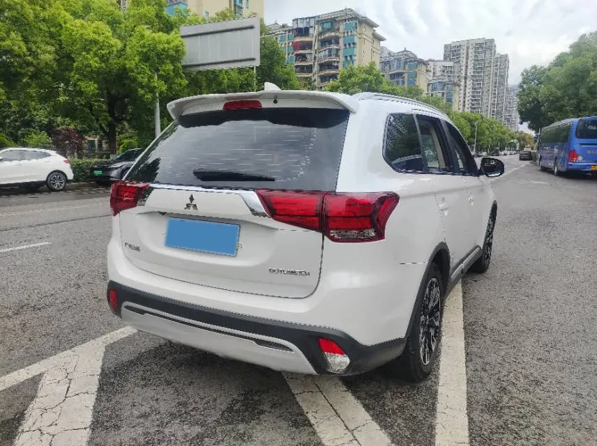 2019 Mitsubishi Outlander 2.0L 166HP L4 CVT,autocango,china used car exporter,china ev exporter,chinese used car exporter,chinese used ev exporter