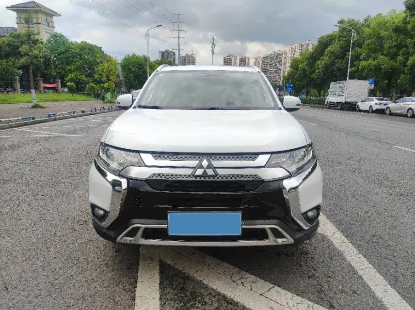 2019 Mitsubishi Outlander 2.0L 166HP L4 CVT,autocango,china used car exporter,china ev exporter,chinese used car exporter,chinese used ev exporter