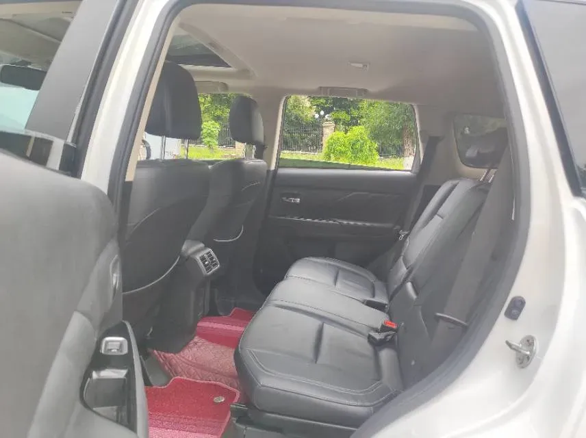 2019 Mitsubishi Outlander 2.0L 166HP L4 CVT,autocango,china used car exporter,china ev exporter,chinese used car exporter,chinese used ev exporter